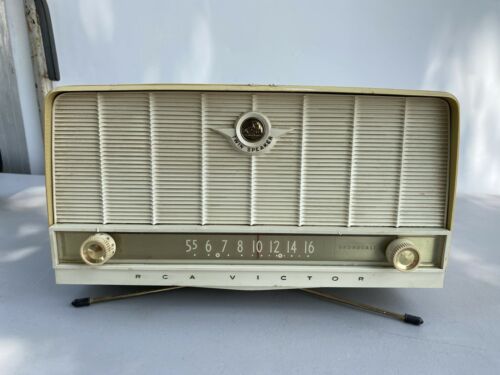 Vintage Ivory RCA Victor Tube Radio Model 9-X-10ME Swivel Stand