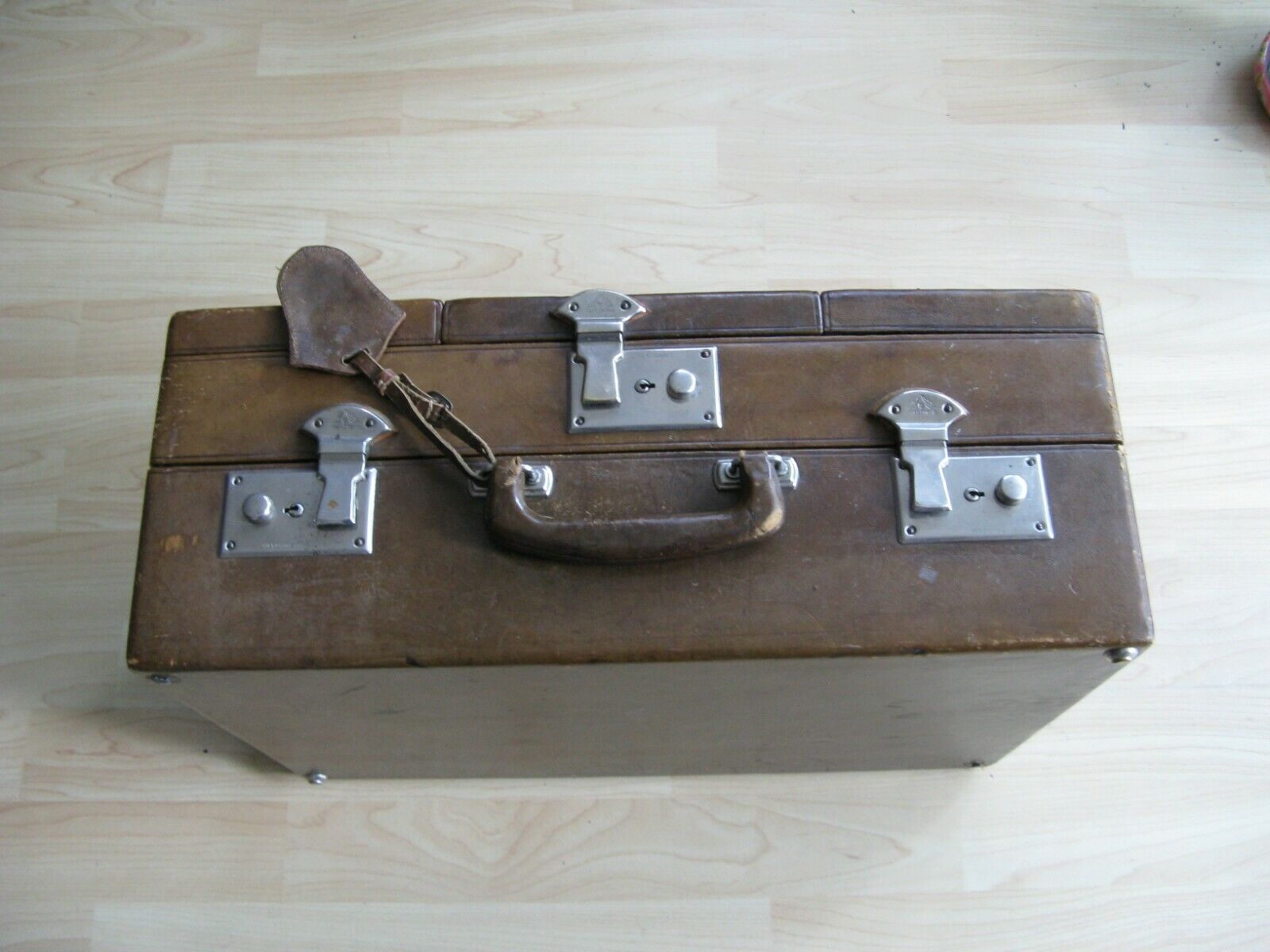 Circa 1940's Rare Yuen Chong travel / Vanity Leather suitcase w/ Contents China