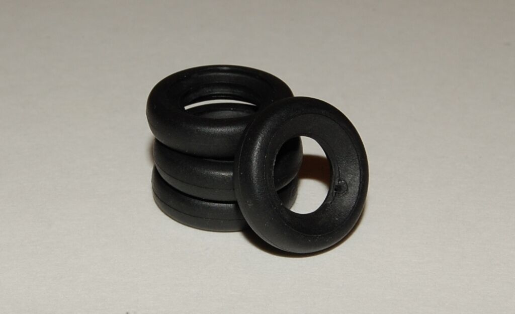 Dinky 1950's Saloons and Vans Black Smooth Tires 15mm X 4 (15-1)