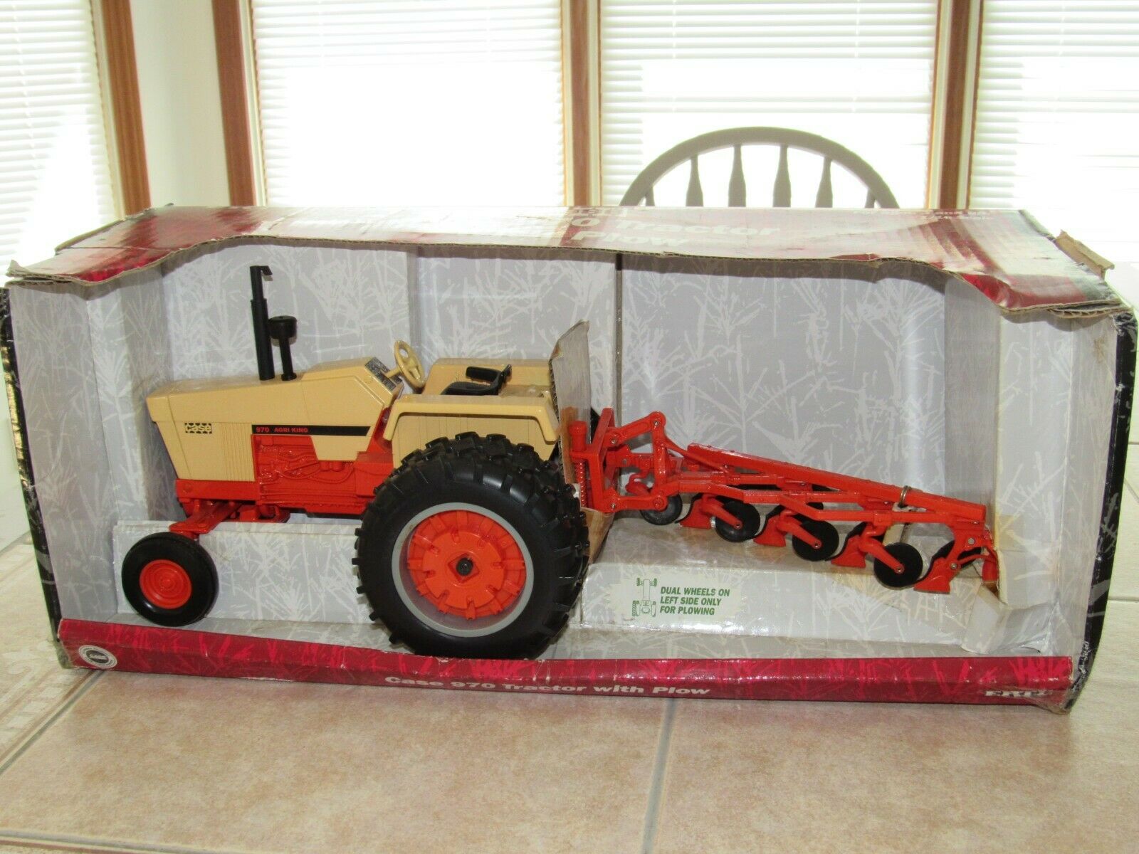 ERTL 1/16 SCALE CASE 970 TRACTOR WITH PLOW  - NIB - NEVER DISPLAYED