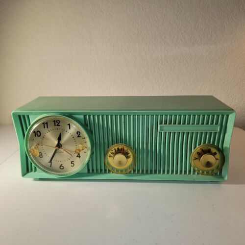 Vintage Blue Motorola 57CS-4A Tube AM Radio w Telechron Clock
